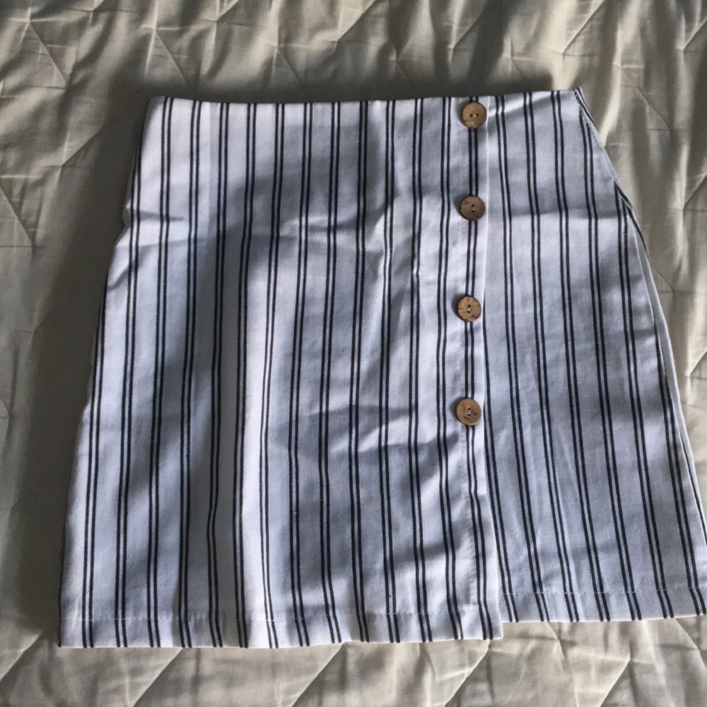 🔑Cute Cross over skirt (white with blue stripes)